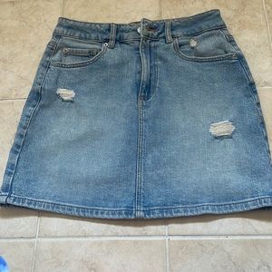 Brand new jean skirt. Brand: Garage. Size :XS Never wear before.